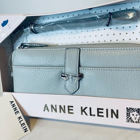ANNE KLEIN Wristlet NWT - Picture 7 of 11